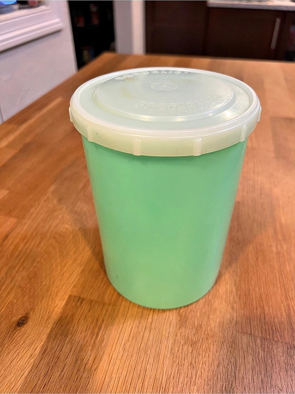 Set of 2! 1950s vintage republic freezettes. Freezer containers.